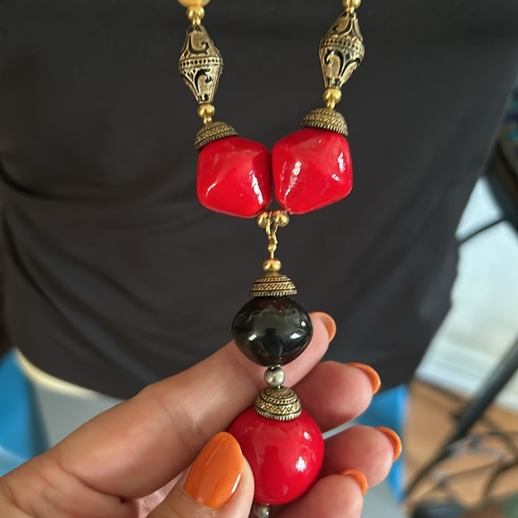 Vintage Red and Black Beaded Necklace - Picture 2 of 4